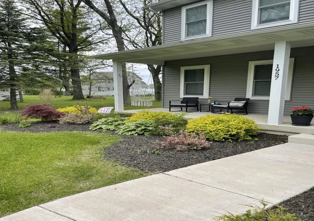 Photo 3 of Single family home for sale at 1957 Hickory Dr, Hobart, IN 46342 | MLS# 838919 | Listing updated on 2026-08-27