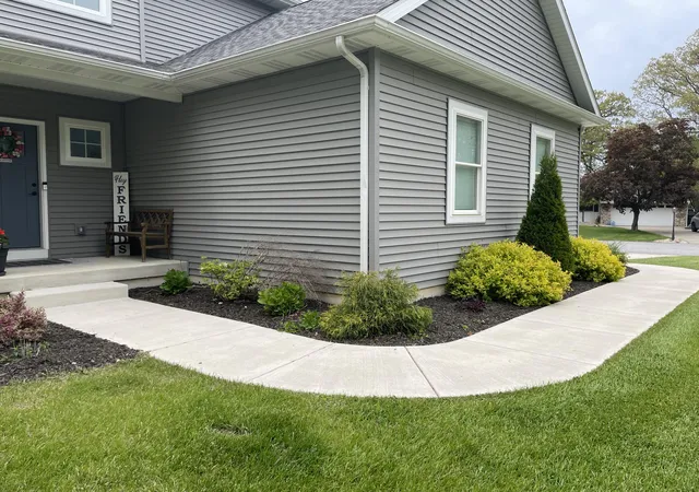 Photo 4 of Single family home for sale at 1957 Hickory Dr, Hobart, IN 46342 | MLS# 838919 | Listing updated on 2026-08-27