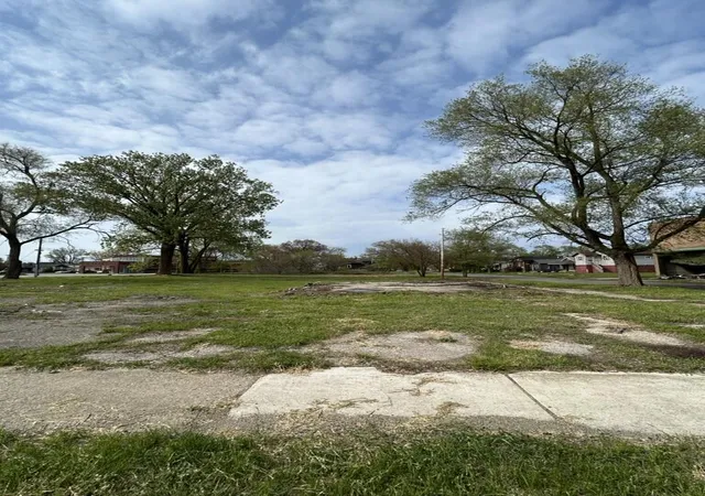 2nd image of 124 28 E 21st Ave, Gary, IN 46407 | MLS# 838146