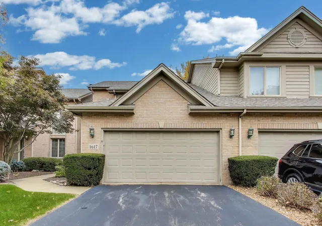 3rd image of 1617 Cherry Blossom Dr, Munster, IN 46321 | MLS# 838124