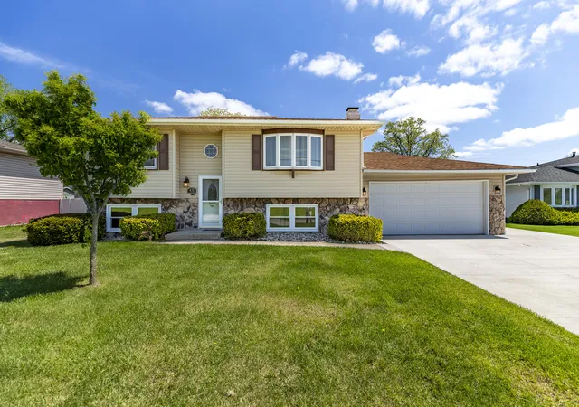 1st image of 431 S Liverpool Rd, Hobart, IN 46342 | MLS# 838148