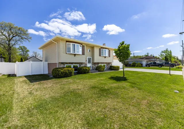 3rd image of 431 S Liverpool Rd, Hobart, IN 46342 | MLS# 838148