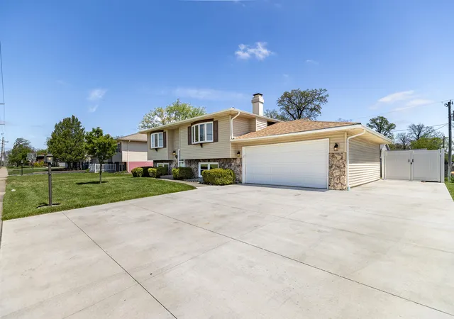 4th image of 431 S Liverpool Rd, Hobart, IN 46342 | MLS# 838148