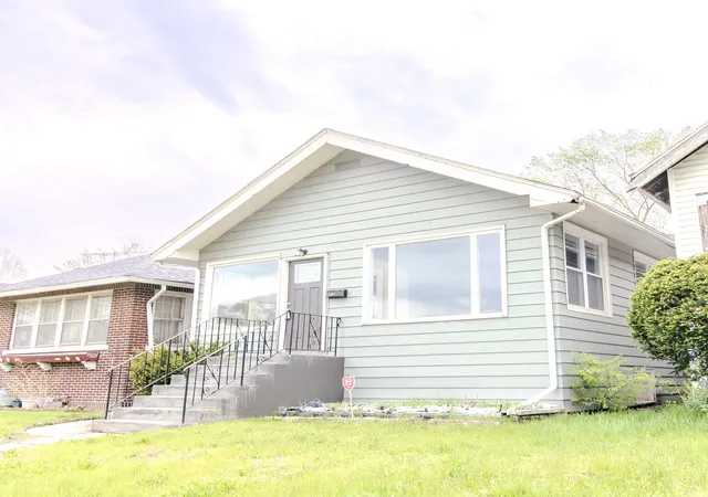 2nd image of 829 Johnson St, Gary, IN 46402 | MLS# 838161