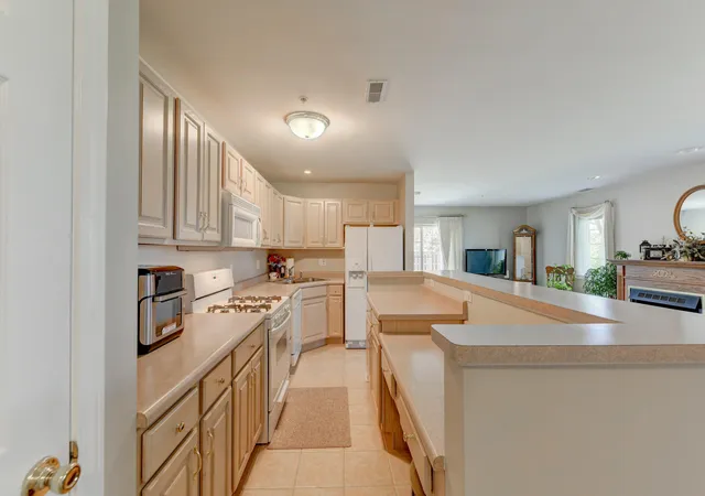 Photo 3 of Sale Pending at 2515 Longwood Dr #102, Highland, IN 46322 | MLS# 838492 | Listing updated on 2026-08-31
