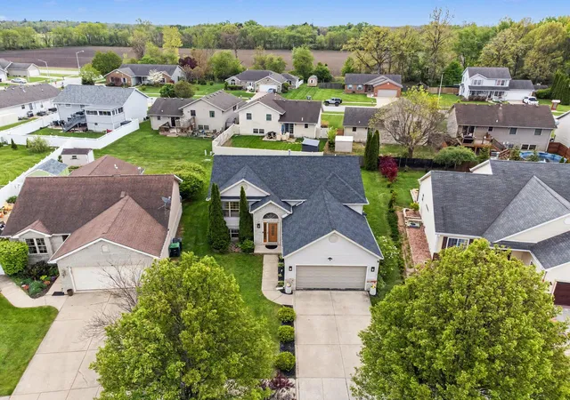 2nd image of 1304 Csokasy Ln, Hobart, IN 46342 | MLS# 838324