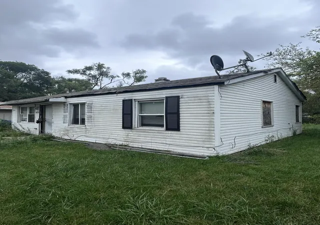 2nd image of 1171 Dearborn Cir, Gary, IN 46403 | MLS# 838281