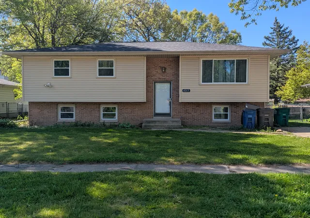 Homes for sale in Lake Station, IN | 4263 E 27th Ln, Lake Station, IN 46405 | MLS# 838806