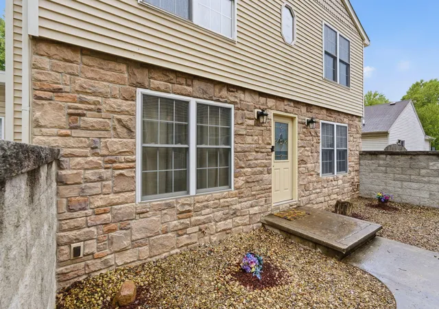 3rd image of 829 Johnson St #A, Chesterton, IN 46304 | MLS# 838425