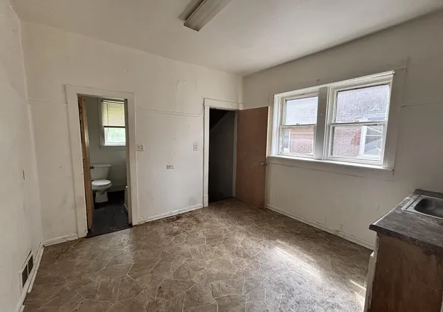 5th image of 10-12 Waltham St, Hammond, IN 46320 | MLS# 838690
