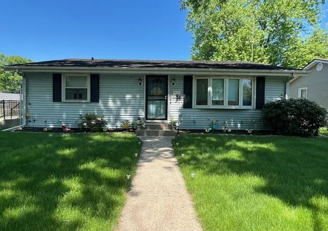 Homes for sale in Michigan City, IN | 1417 Earl Rd, Michigan City, IN 46360 | MLS# 838802