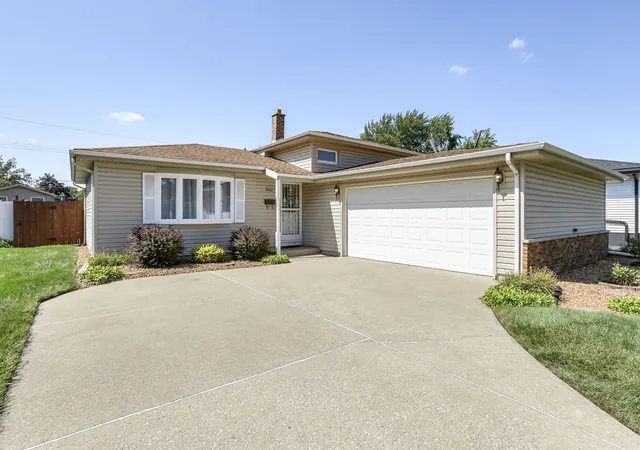 1st image of 8612 Jefferson Ave, Munster, IN 46321 | MLS# 838577