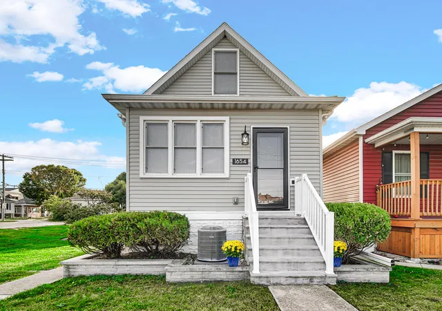 Photo 1 of Single family home for sale at 1654 Indianapolis Blvd, Whiting, IN 46394 | MLS# 846208 | Listing updated on 2026-10-04