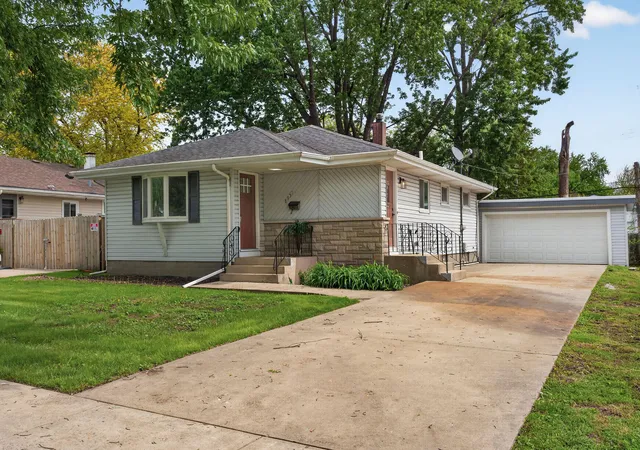 Photo 1 of Single family home for sale at 8951 O Day Dr, Highland, IN 46322 | MLS# 838646 | Listing updated on 2026-09-21