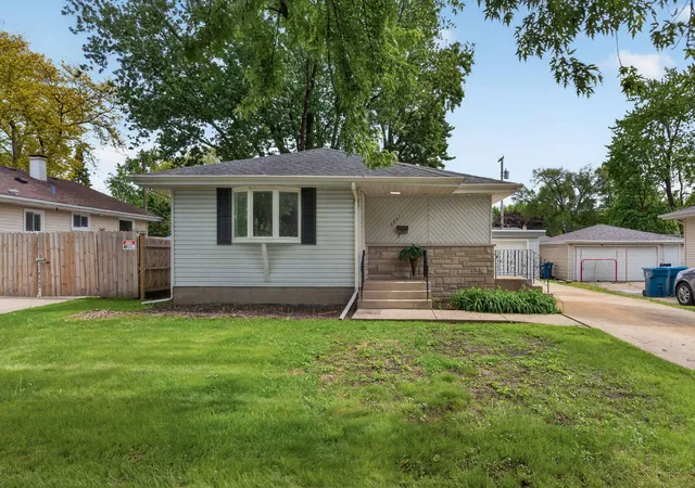 Photo 2 of Single family home for sale at 8951 O Day Dr, Highland, IN 46322 | MLS# 838646 | Listing updated on 2026-09-21