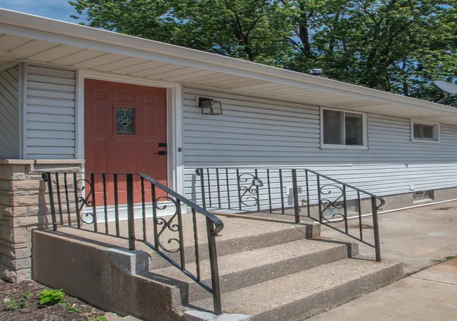 Photo 3 of Single family home for sale at 8951 O Day Dr, Highland, IN 46322 | MLS# 838646 | Listing updated on 2026-09-21