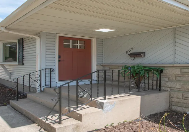 Photo 4 of Single family home for sale at 8951 O Day Dr, Highland, IN 46322 | MLS# 838646 | Listing updated on 2026-09-21
