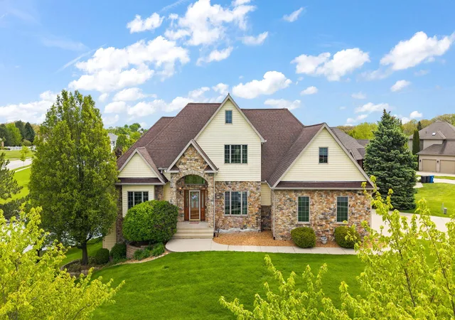 2nd image of 821 Mary Ellen Dr, Crown Point, IN 46307 | MLS# 838657