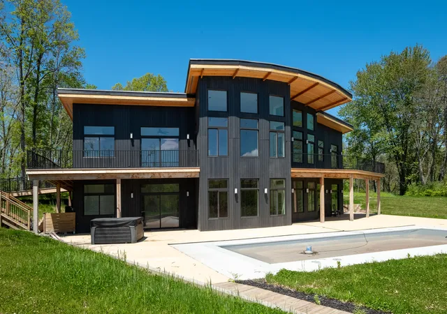 3rd image of 220 Robbins Rd, Valparaiso, IN 46383 | MLS# 838670