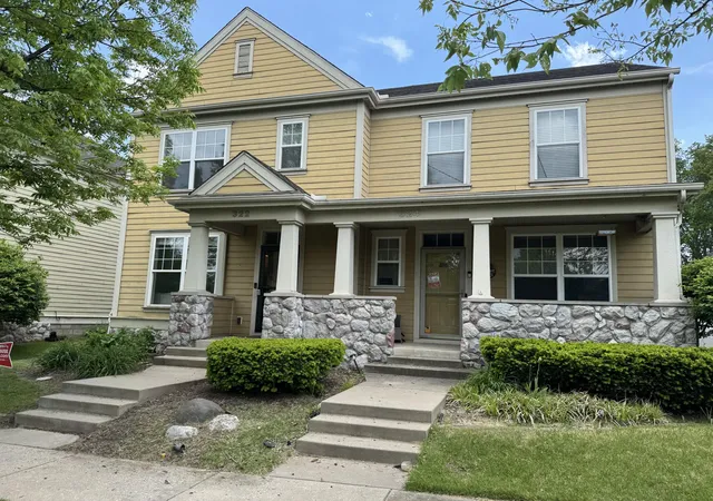 1st image of 322 Village Sq, Chesterton, IN 46304 | MLS# 838732