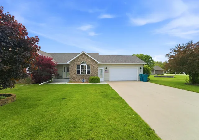 2nd image of 324 Forsythia St Se, De Motte, IN 46310 | MLS# 838740