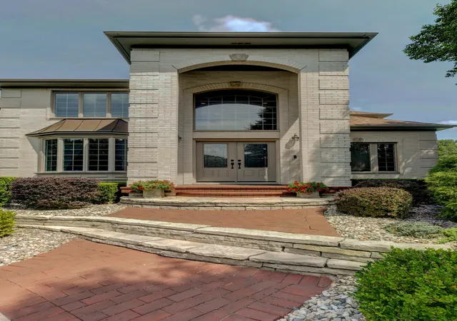 3rd image of 10135 Cherrywood Ln, Munster, IN 46321 | MLS# 838803