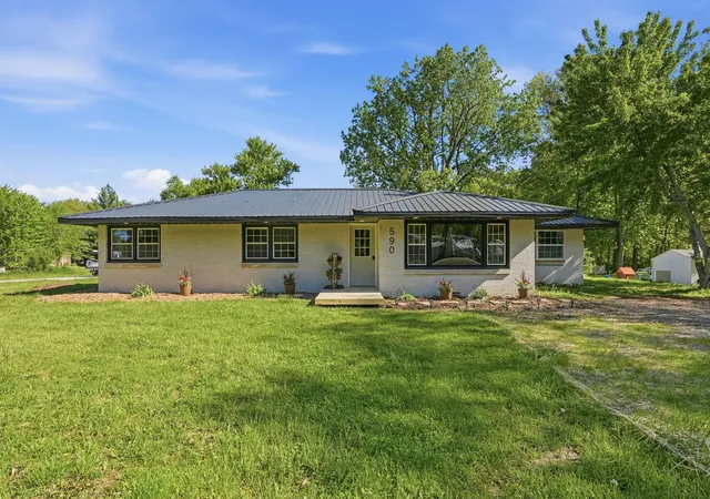 Homes for sale in Chesterton, IN | 590 E Oak Hill Rd, Chesterton, IN 46304 | MLS# 838795