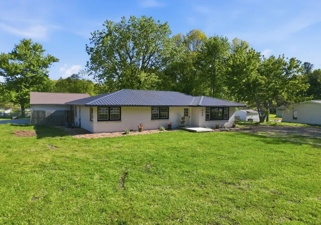 Homes for sale in Chesterton, IN | 590 E Oak Hill Rd, Chesterton, IN 46304 | MLS# 838795