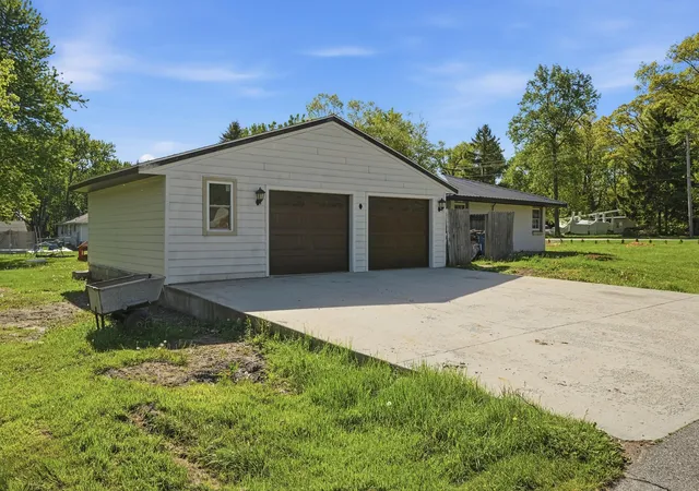 Homes for sale in Chesterton, IN | 590 E Oak Hill Rd, Chesterton, IN 46304 | MLS# 838795