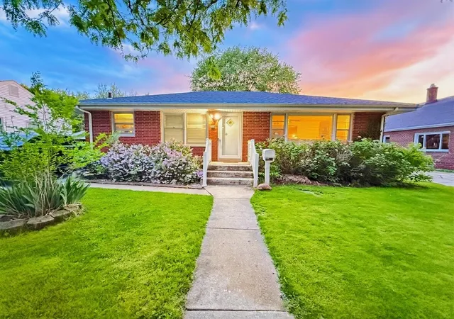 1st image of 140 N Linda St, Hobart, IN 46342 | MLS# 838830