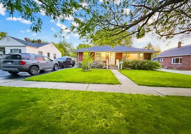 2nd image of 140 N Linda St, Hobart, IN 46342 | MLS# 838830