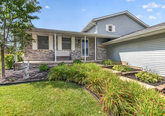 2nd image of 264 Springhill Dr, Valparaiso, IN 46385 | MLS# 838831