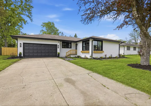 2nd image of 2607 W 60th Dr #W, Merrillville, IN 46410 | MLS# 838974