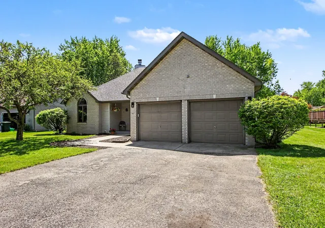 2nd image of 907 E 12th St, Hobart, IN 46342 | MLS# 838945