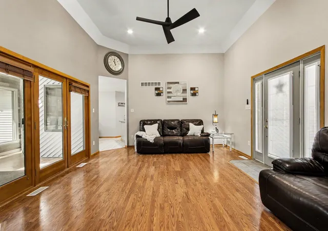 4th image of 907 E 12th St, Hobart, IN 46342 | MLS# 838945