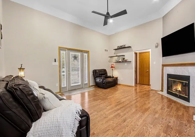 5th image of 907 E 12th St, Hobart, IN 46342 | MLS# 838945