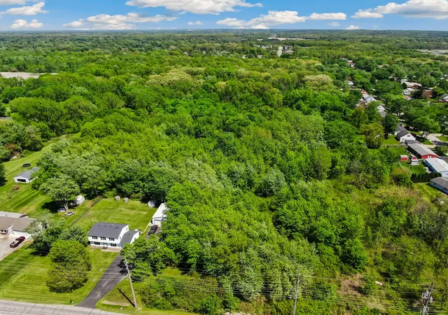 2nd image of 677 N 450 W, Valparaiso, IN 46385 | MLS# 839079