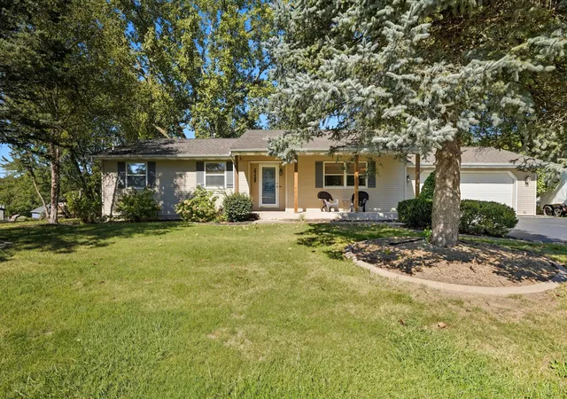 Homes for sale in Crown Point, IN | 2325 Drop Anchor Dr, Crown Point, IN 46307 | MLS# 838987