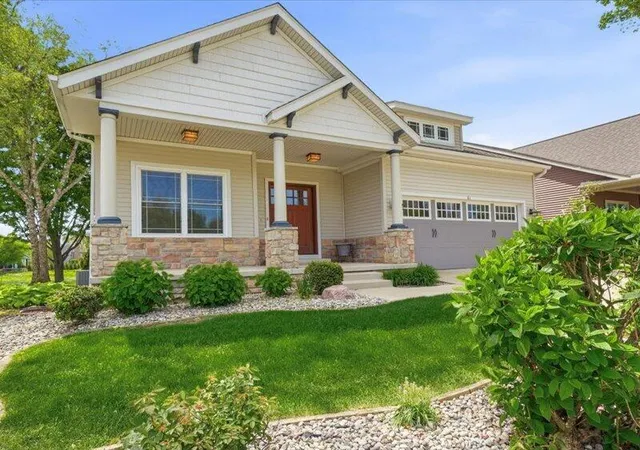 2nd image of 61 N Prairie Pkwy, Valparaiso, IN 46385 | MLS# 839211