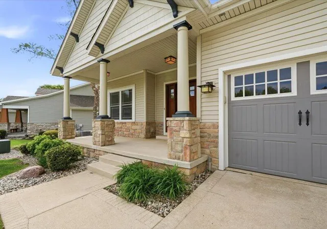 3rd image of 61 N Prairie Pkwy, Valparaiso, IN 46385 | MLS# 839211