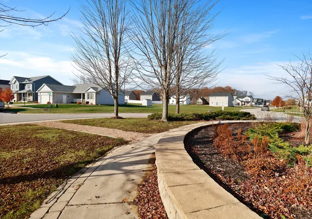 4th image of 283 Apple Grove Ln, Valparaiso, IN 46385 | MLS# 839056