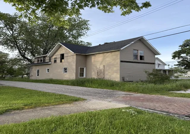 Homes for sale in Michigan City, IN | 703 W 9Th St, Michigan City, IN 46360 | MLS# 839124
