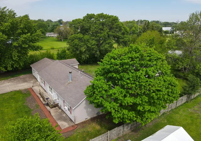 37th image of 106 W Allen St, Kentland, IN 47951 | MLS# 839131