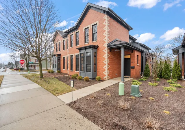 Photo 2 of Townhouse for sale at 201 N Campbell St, Valparaiso, IN 46385 | MLS# 839153 | Listing updated on 2026-09-19