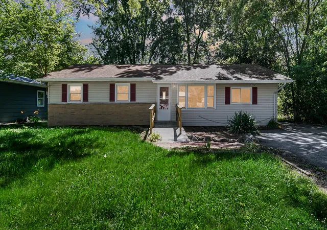 2nd image of 7713 Hendricks Pl, Merrillville, IN 46410 | MLS# 841183