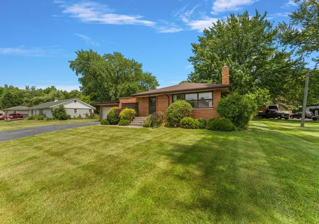2nd image of 701 Pearson Rd, Chesterton, IN 46304 | MLS# 840205