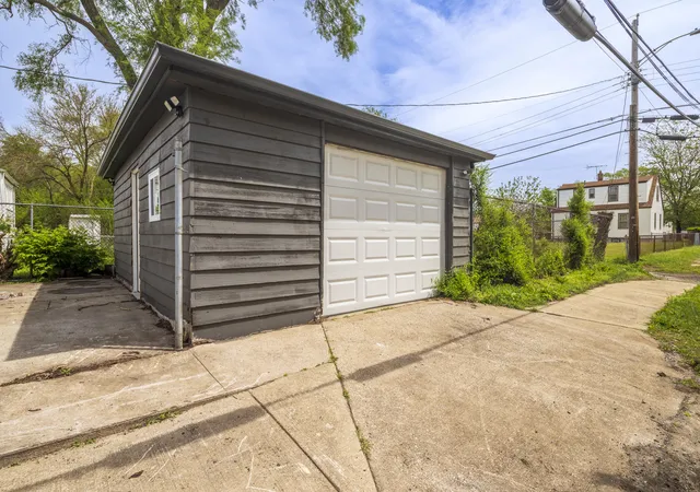 11th image of 2395 Jefferson St, Gary, IN 46407 | MLS# 839321