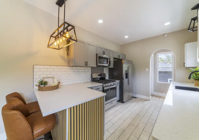 5th image of 2395 Jefferson St, Gary, IN 46407 | MLS# 839321