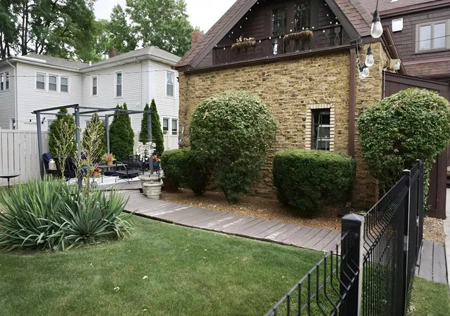 4th image of 317 N Main St, Crown Point, IN 46307 | MLS# 839217