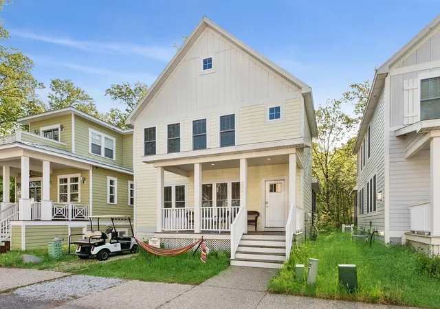 1st image of 204 Mary Ln, Long Beach, IN 46360 | MLS# 839458
